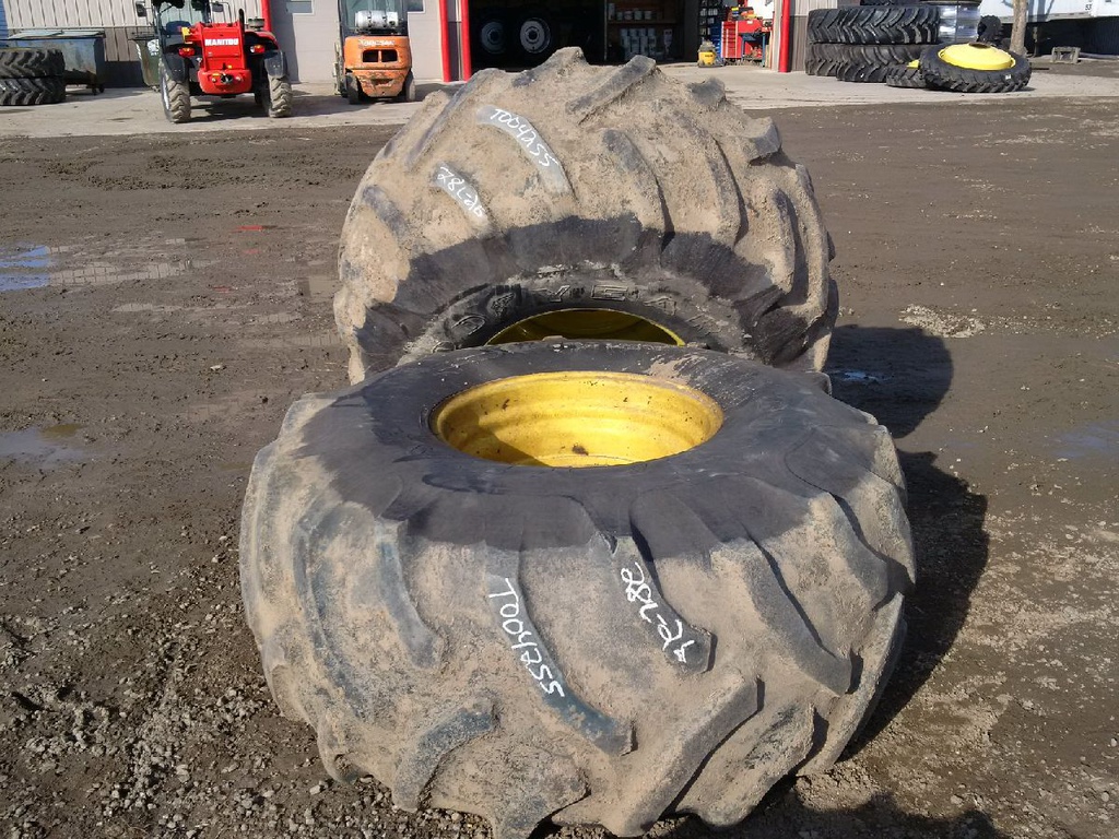 28/L-26 Goodyear Farm Dyna Torque II R-1 on John Deere Yellow 8-Hole Formed Plate 50%