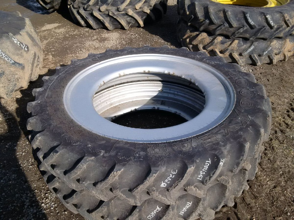 480/80R50 Michelin AgriBib R-1W on Case IH Silver Mist 10-Hole Formed Plate 80%