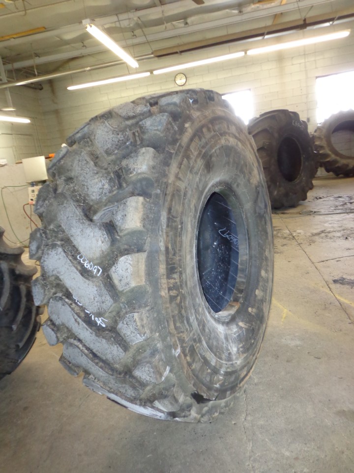 23.5/R25 Michelin XHA2 L-3 195 A2 80%
