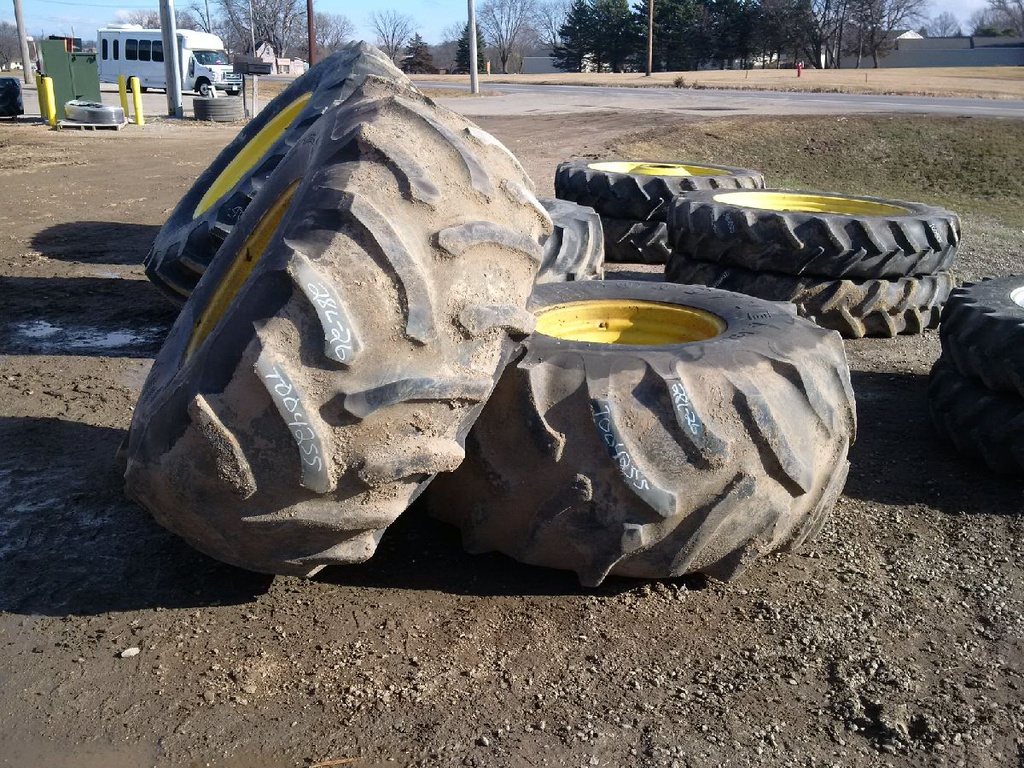 28/L-26 Goodyear Farm Dyna Torque II R-1 on John Deere Yellow 8-Hole Formed Plate 50%