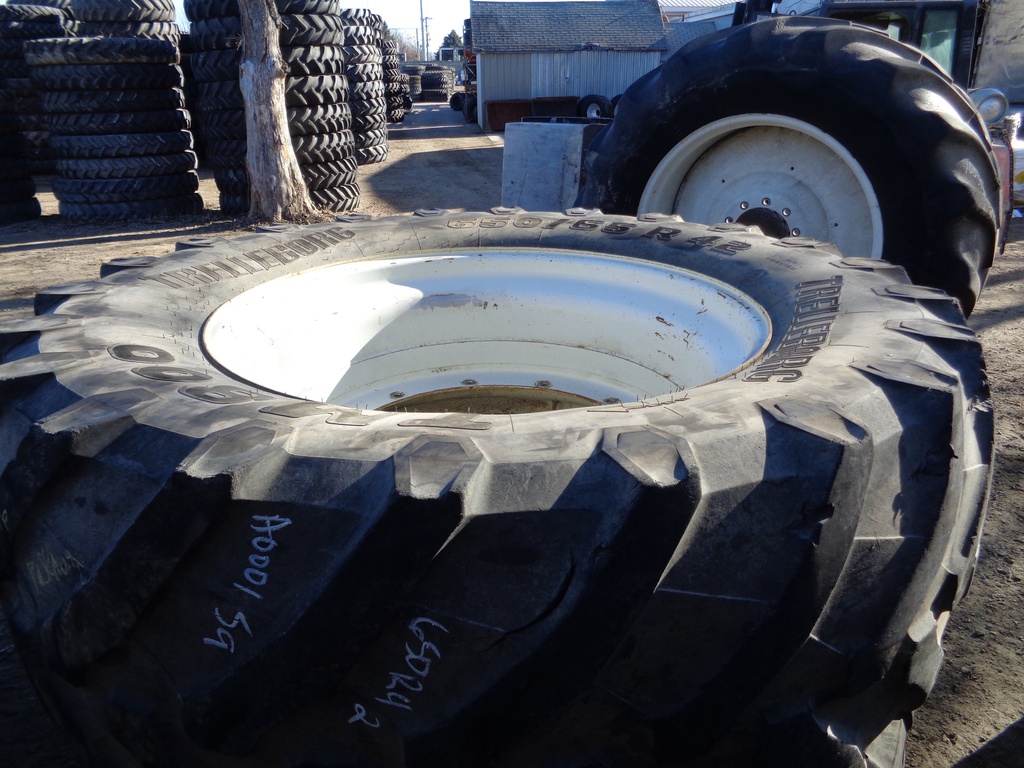 650/65R42 Trelleborg TM800 R-1W on New Holland White 12-Hole Stub Disc 20%