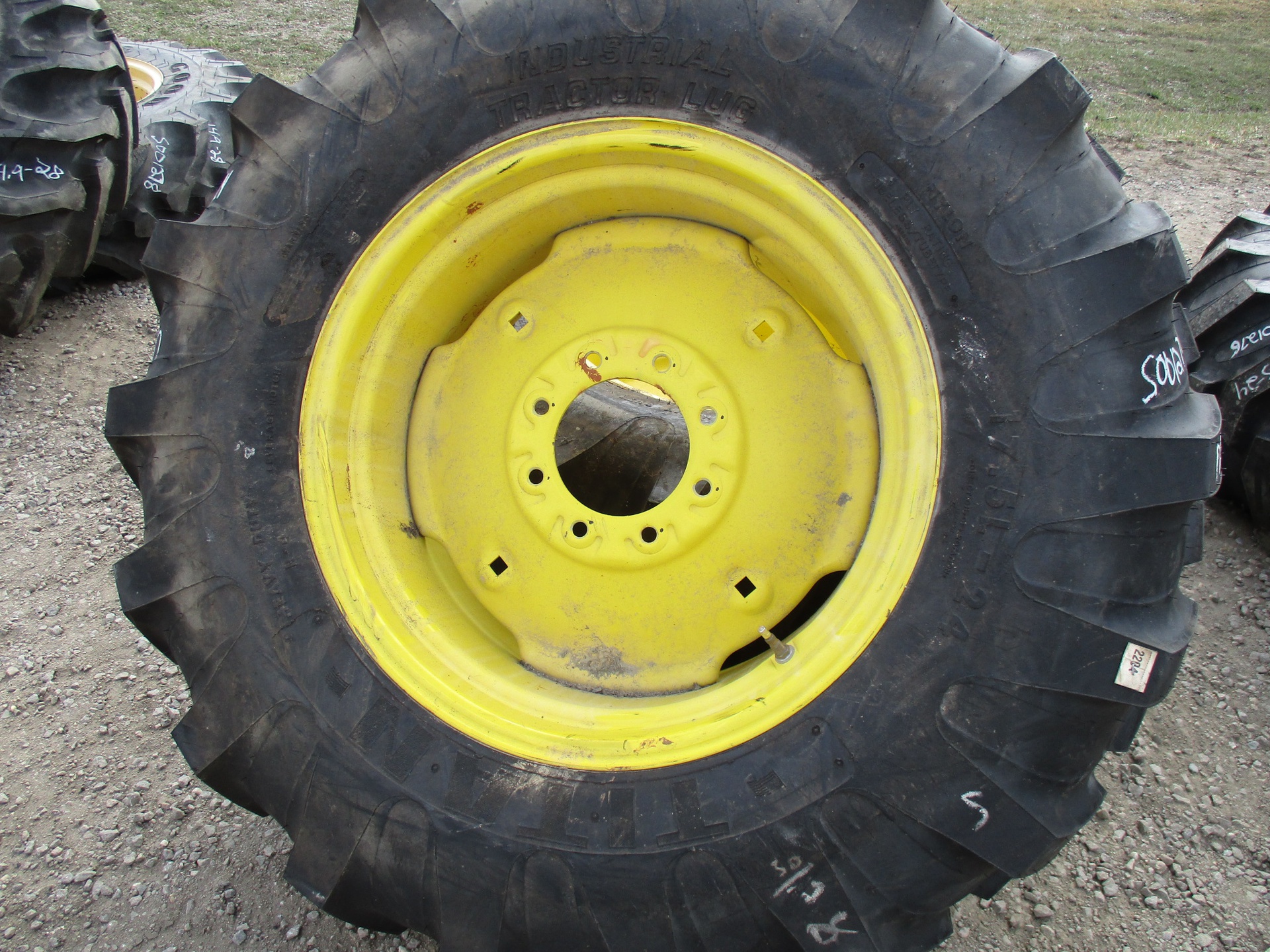 Used17.5/L24 Titan Farm Industrial Tractor Lug R4 on Formed Plate