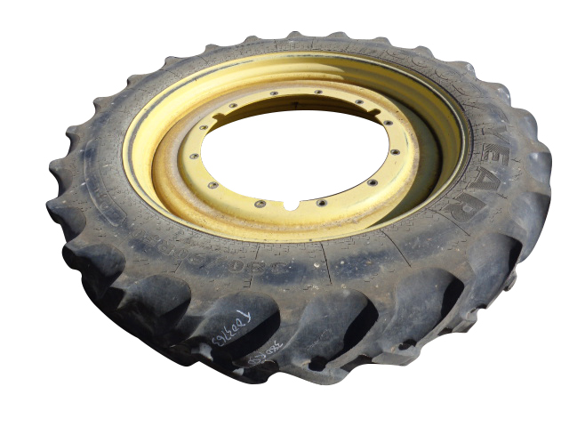 380/90R50 Goodyear Farm DT800 Optitrac R-1W on John Deere Yellow 12-Hole Stub Disc 40%