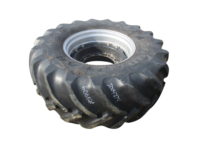 600/65R28 Goodyear Farm DT820 Super Traction R-1W on Case IH Silver Mist/Black 12-Hole Waffle Wheel (Groups of 2 bolts) 40%