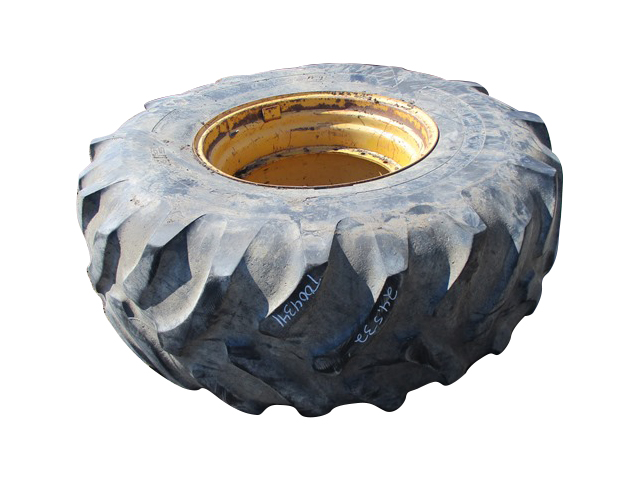 24.5/-32 Coop Agripower LSB R-1 on New Holland Yellow 16-Hole Stub Disc 40%