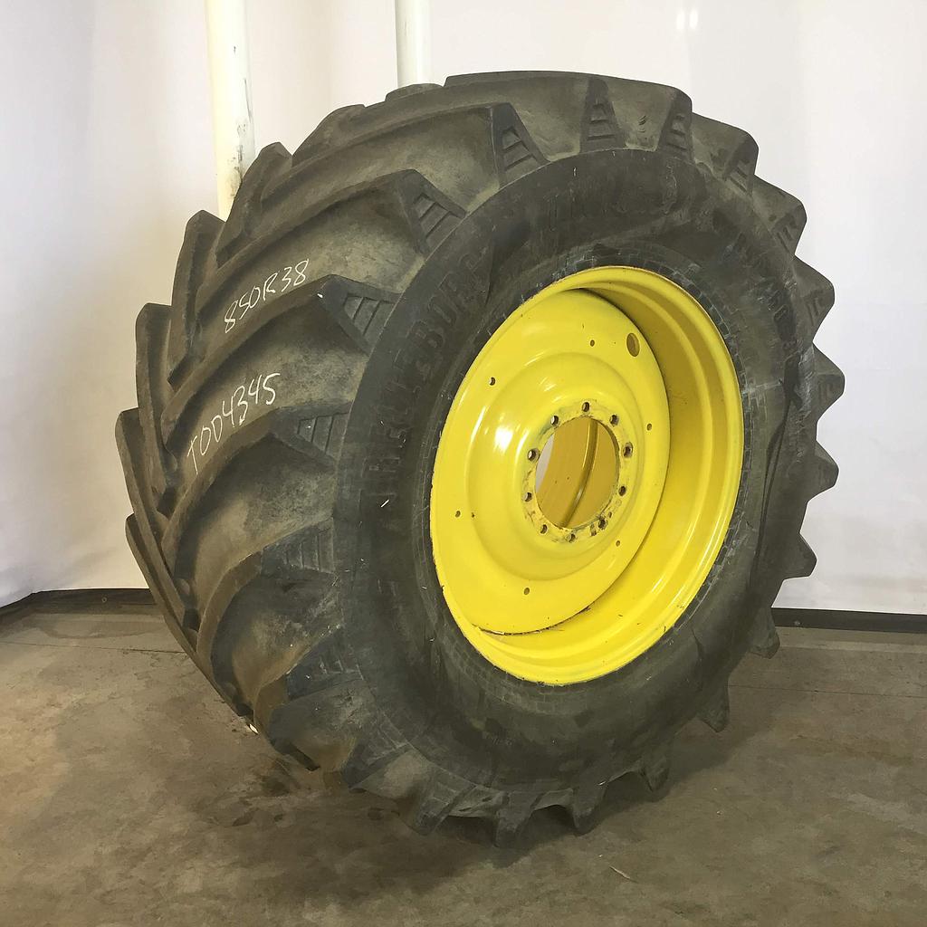 850/60-38 Trelleborg T414 R-1W on John Deere Yellow 12-Hole Stub Disc 60%