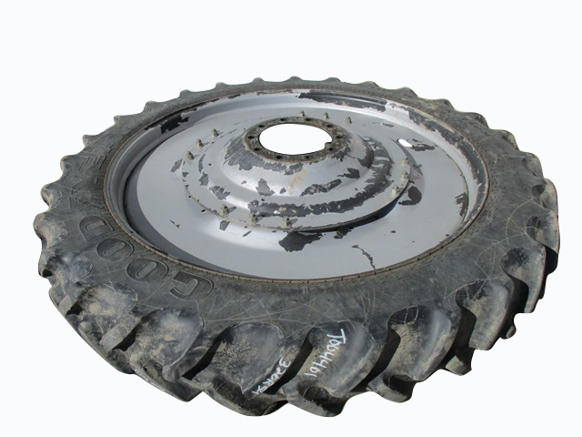 320/90R54 Goodyear Farm DT800 Super Traction R-1W on Case IH Silver Mist 12-Hole Waffle Wheel (Groups of 3 bolts) 85%