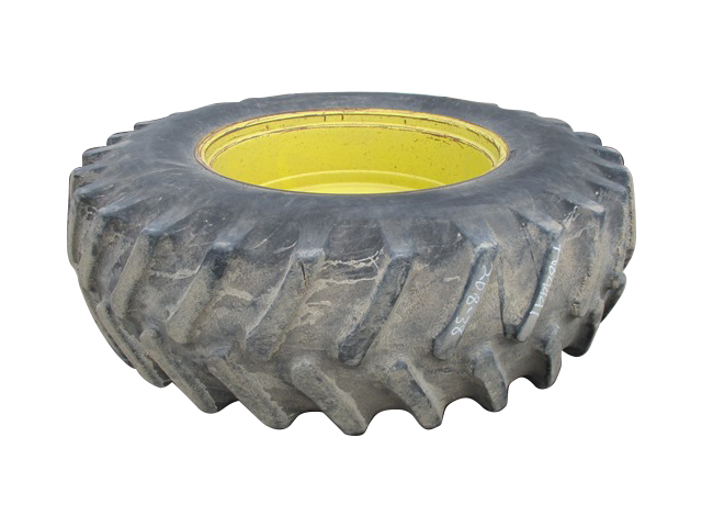 20.8/-38 Firestone Super All Traction 23 R-1 on John Deere Yellow 10-Hole Formed Plate Sprayer 65%