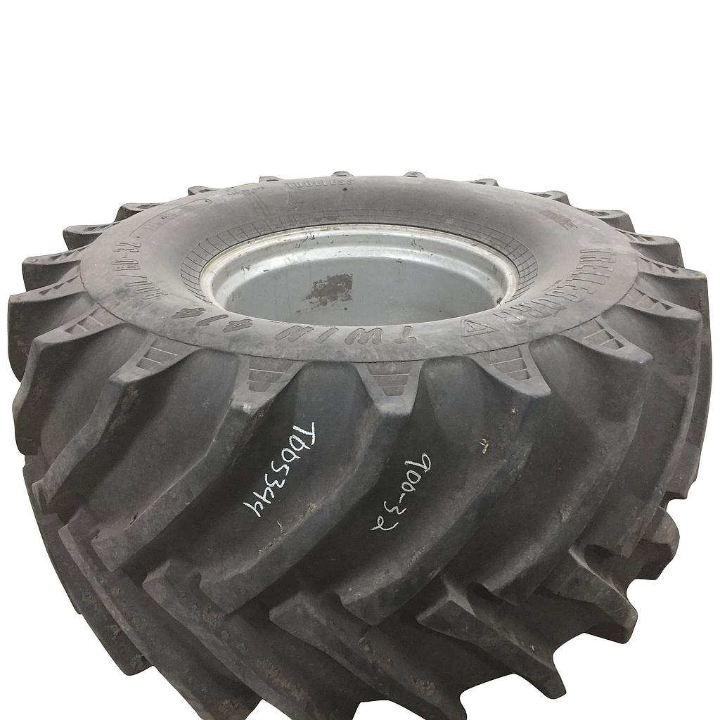 900/60-32 Trelleborg T414 R-1W on Case IH Silver Mist 10-Hole Formed Plate 80%