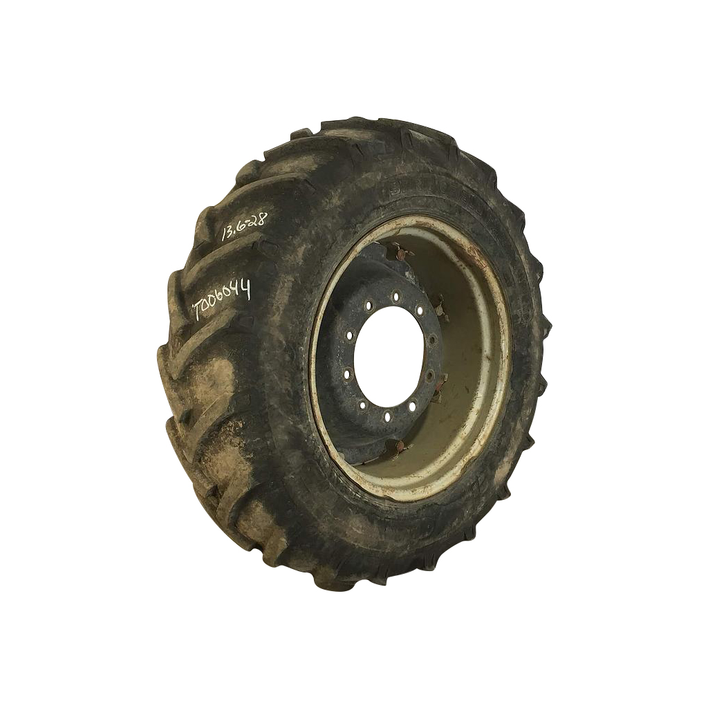 13.6/-28 Springfield Farm Aid All Purpose R-1 on Case IH Silver Mist 10-Hole Rim with Clamp/Loop Style 40%