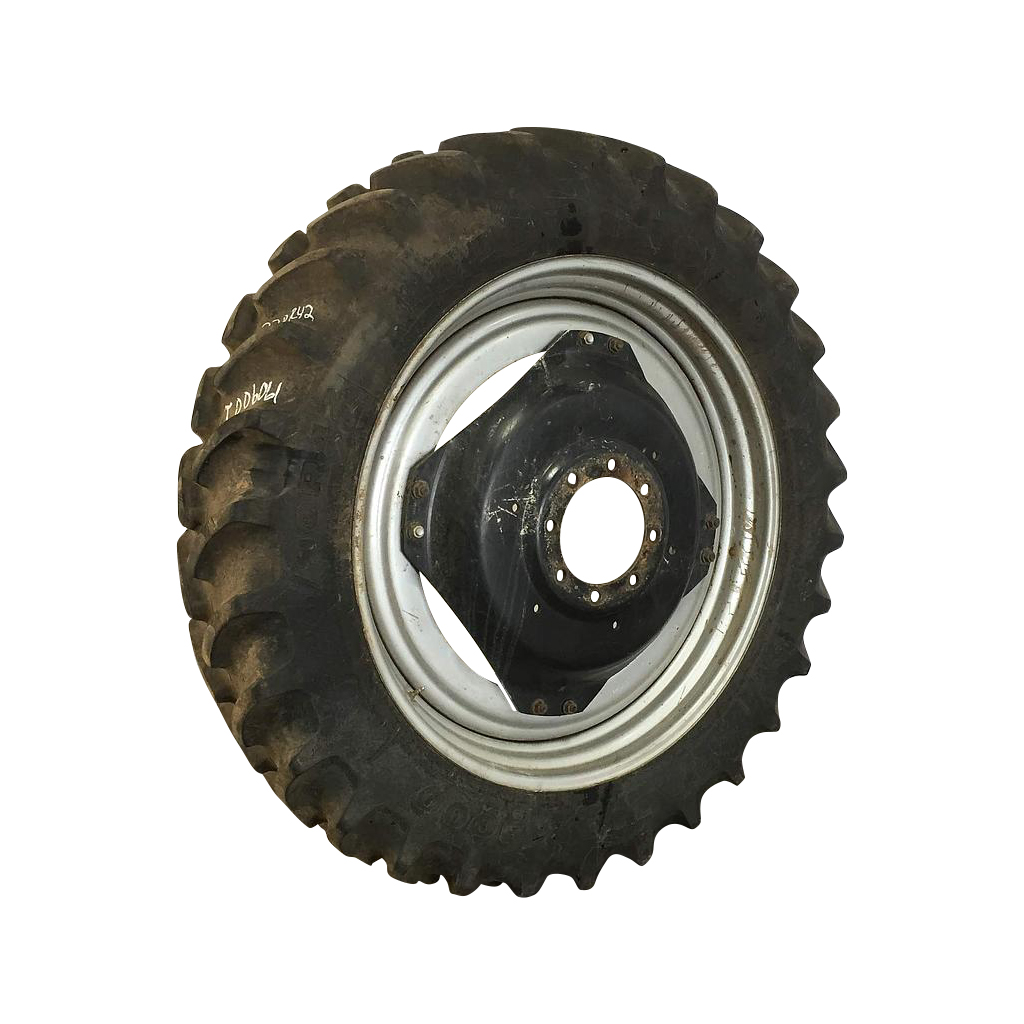 320/90R42 Firestone Radial 9000 R-1W on Case IH Silver Mist/Black 8-Hole Stub Disc (groups of 2 bolts) 80%