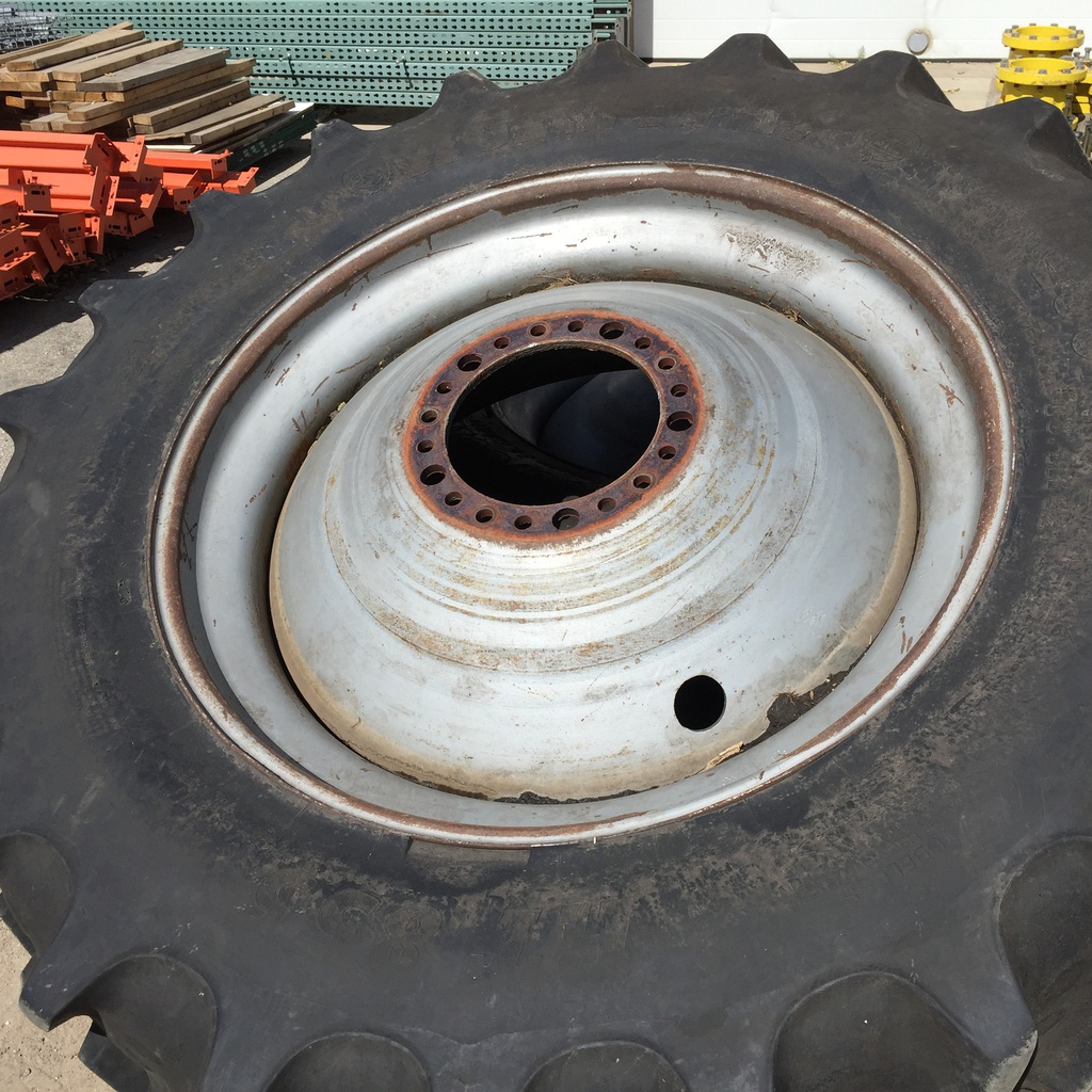 480/80R42 BKT Tires Agrimax RT 855 R-1W on Case IH Silver Mist 20-Hole Dolly Dual 90%