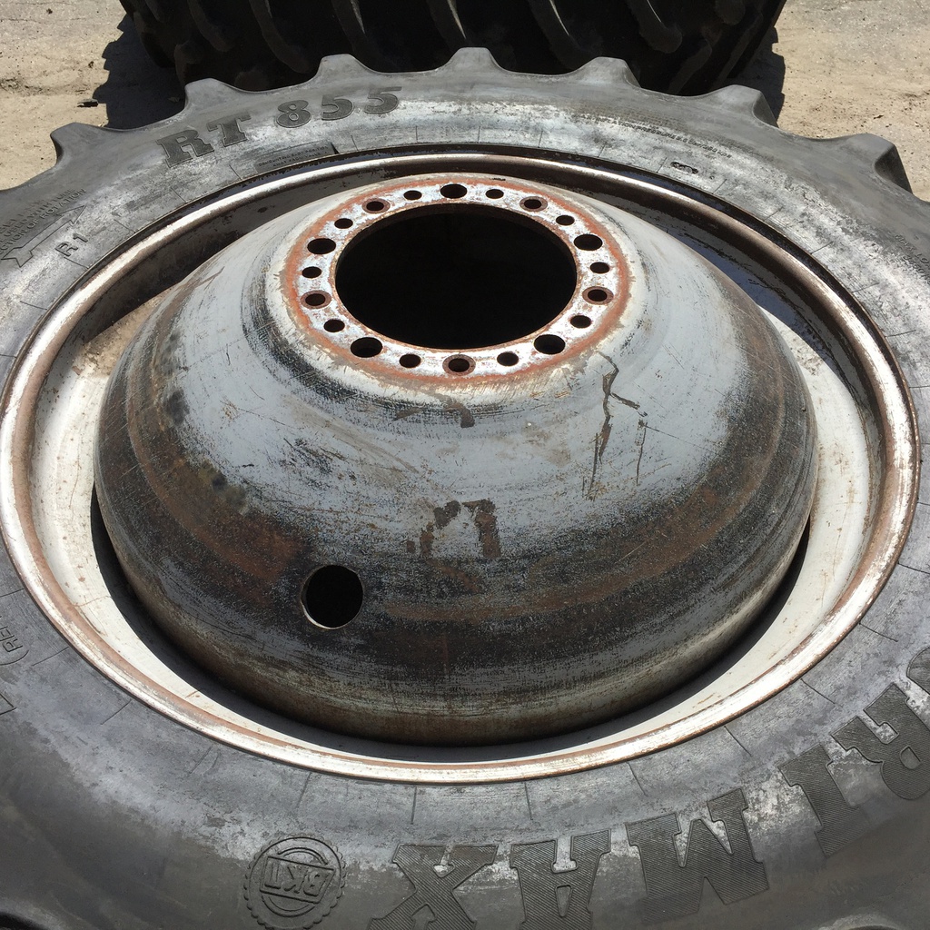 480/80R42 BKT Tires Agrimax RT 855 R-1W on Case IH Silver Mist 20-Hole Dolly Dual 90%