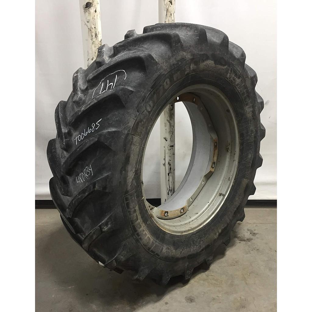 480/70R34 Michelin OmniBib R-1W on Case IH Silver Mist 8-Hole Waffle Wheel (Groups of 2 bolts) 70%