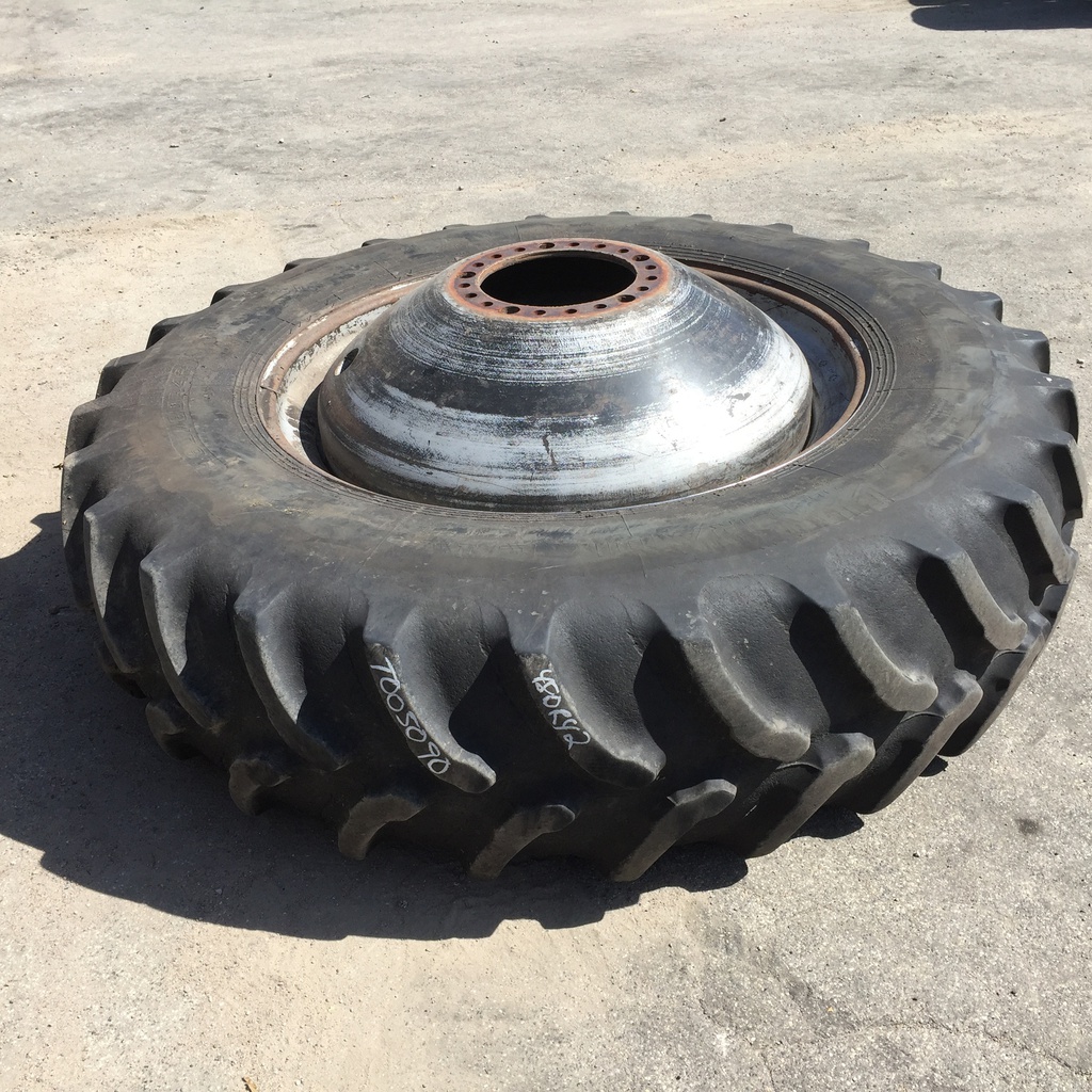 480/80R42 Coop Agri Radial II on Case IH Silver Mist 20-Hole Dolly Dual 70%