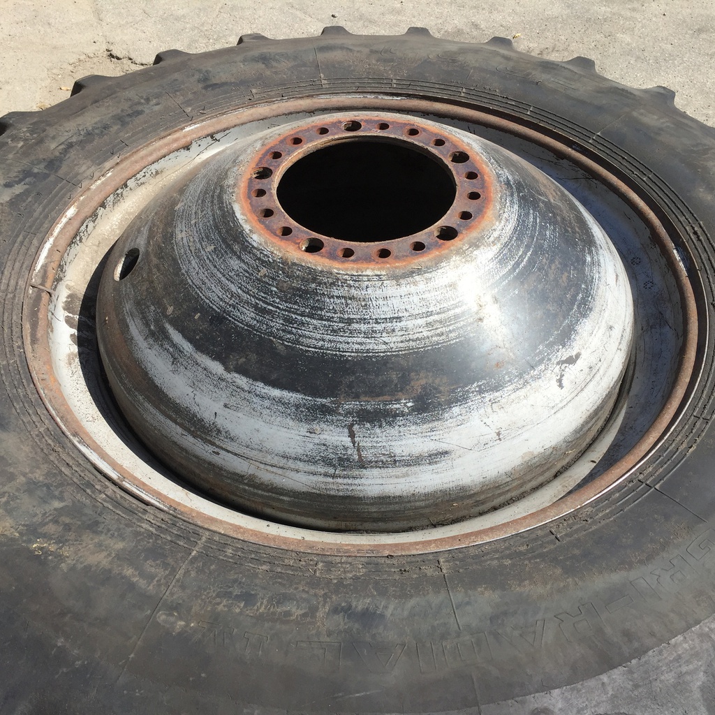 480/80R42 Coop Agri Radial II on Case IH Silver Mist 20-Hole Dolly Dual 70%