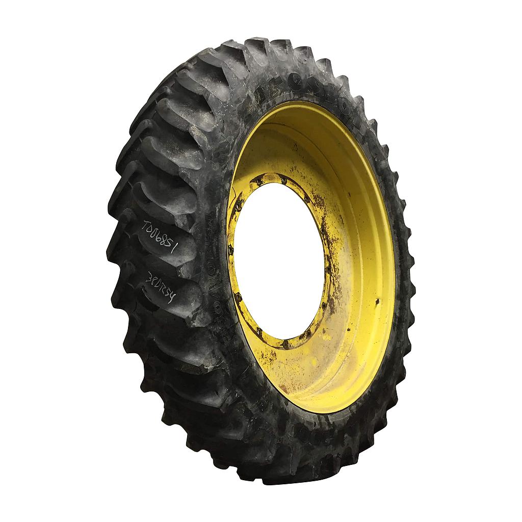 380/90R54 Firestone Radial 9000 R-1W on John Deere Yellow 12-Hole Stub Disc 55%