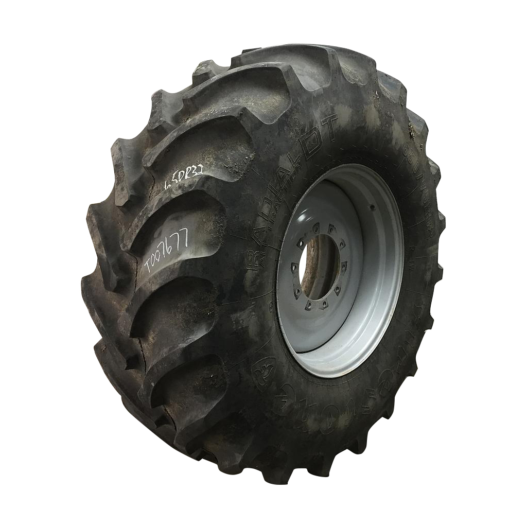 650/75R32 Firestone Radial All Traction DT R-1W on Case IH Silver Mist 10-Hole Formed Plate 85%