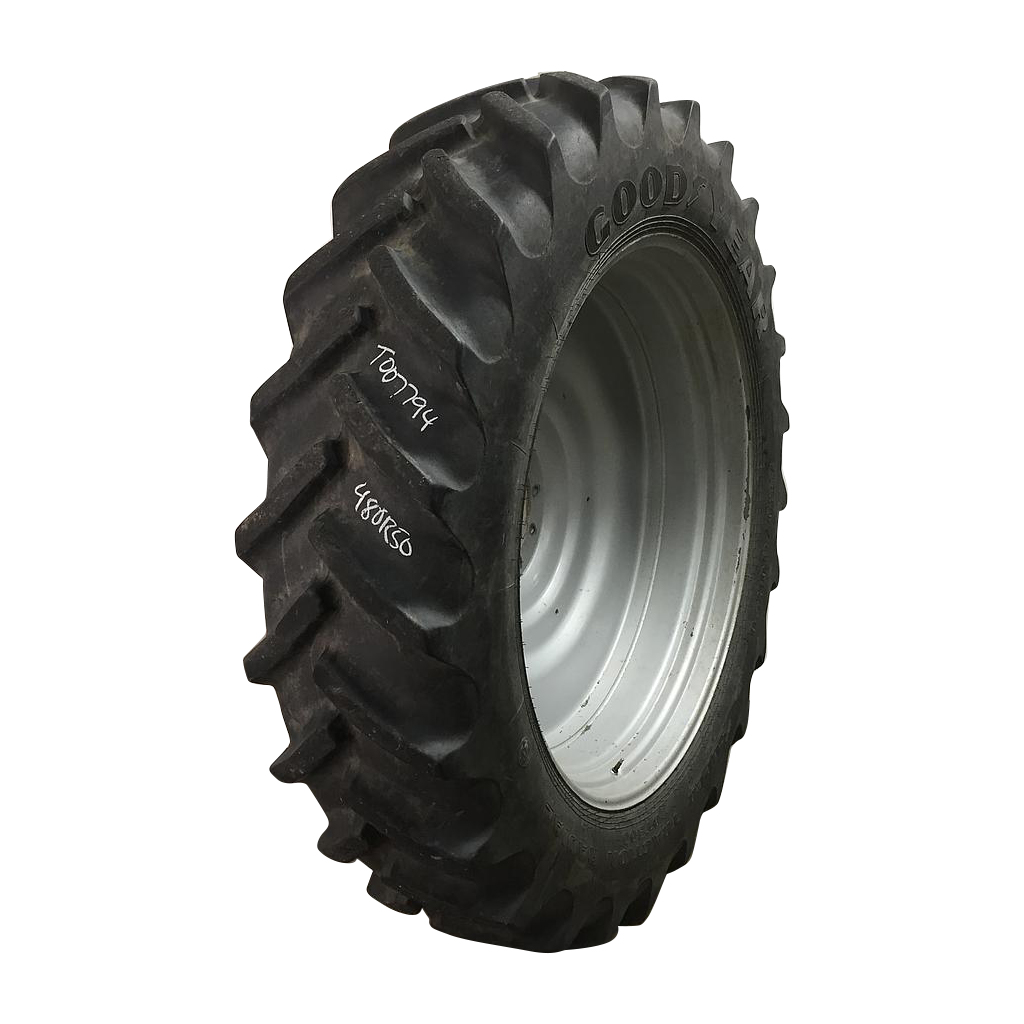 480/80R50 Goodyear Farm DT800 Super Traction R-1W on Case IH Silver Mist 10-Hole Formed Plate W/Weight Holes 80%