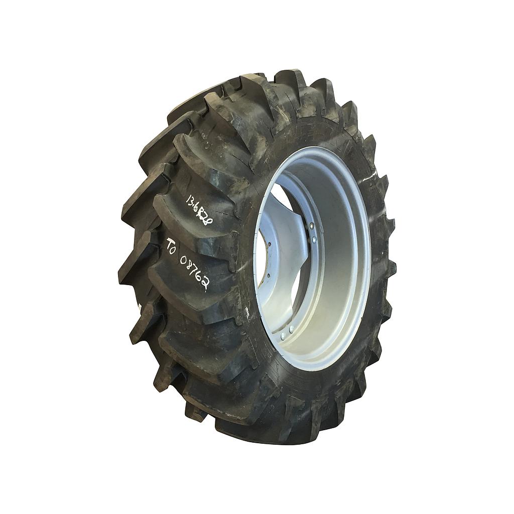 13.6/R28 Michelin AgriBib R-1W on Case IH Silver Mist 8-Hole Stub Disc (groups of 2 bolts) 85%
