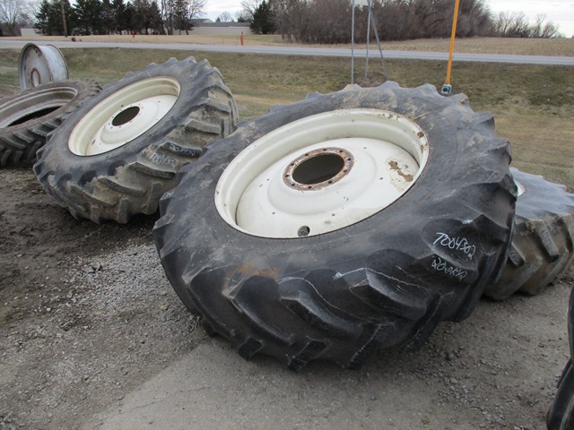 20.8/R42 Goodyear Farm Super Traction Radial R-1W on New Holland White 10-Hole Formed Plate 40%