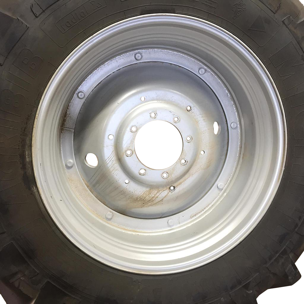 15"W x 38"D Stub Disc Rim with 8-Hole Center, Case IH Silver Mist