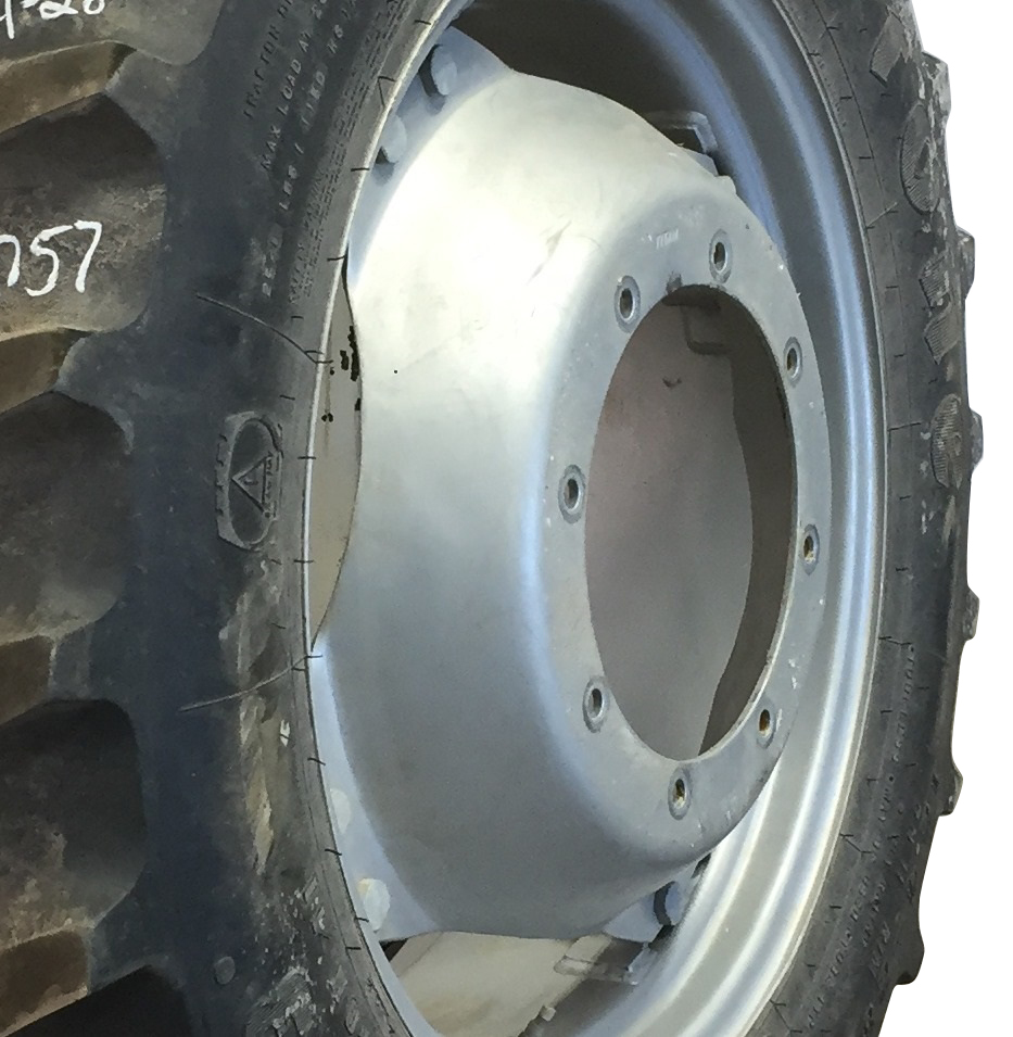 8-Hole Rim with Clamp/Loop Style (groups of 2 bolts) Center for 28" - 30" Rim, Case IH Silver Mist