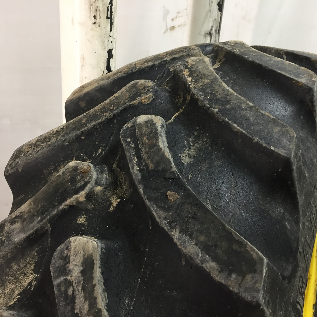 420/90R30 Firestone Radial All Traction FWD R-1 on John Deere Yellow 12-Hole Waffle Wheel (Groups of 3 bolts) 60%