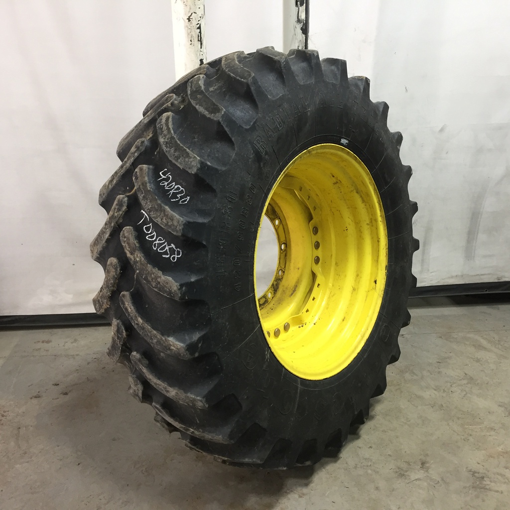 420/90R30 Firestone Radial All Traction FWD R-1 on John Deere Yellow 12-Hole Waffle Wheel (Groups of 3 bolts) 60%