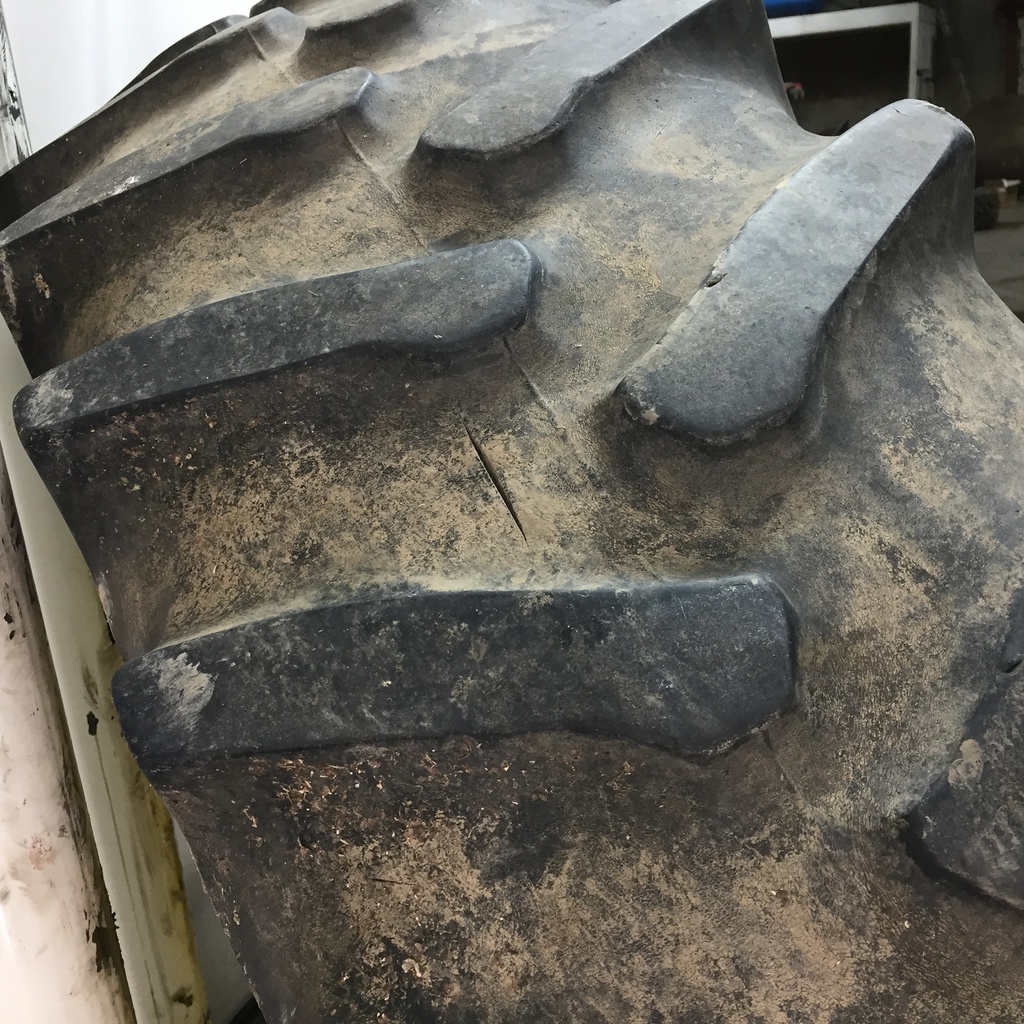 20.8/R42 Firestone Radial All Traction 23 R-1 on John Deere Yellow 10-Hole Dolly Dual 40%