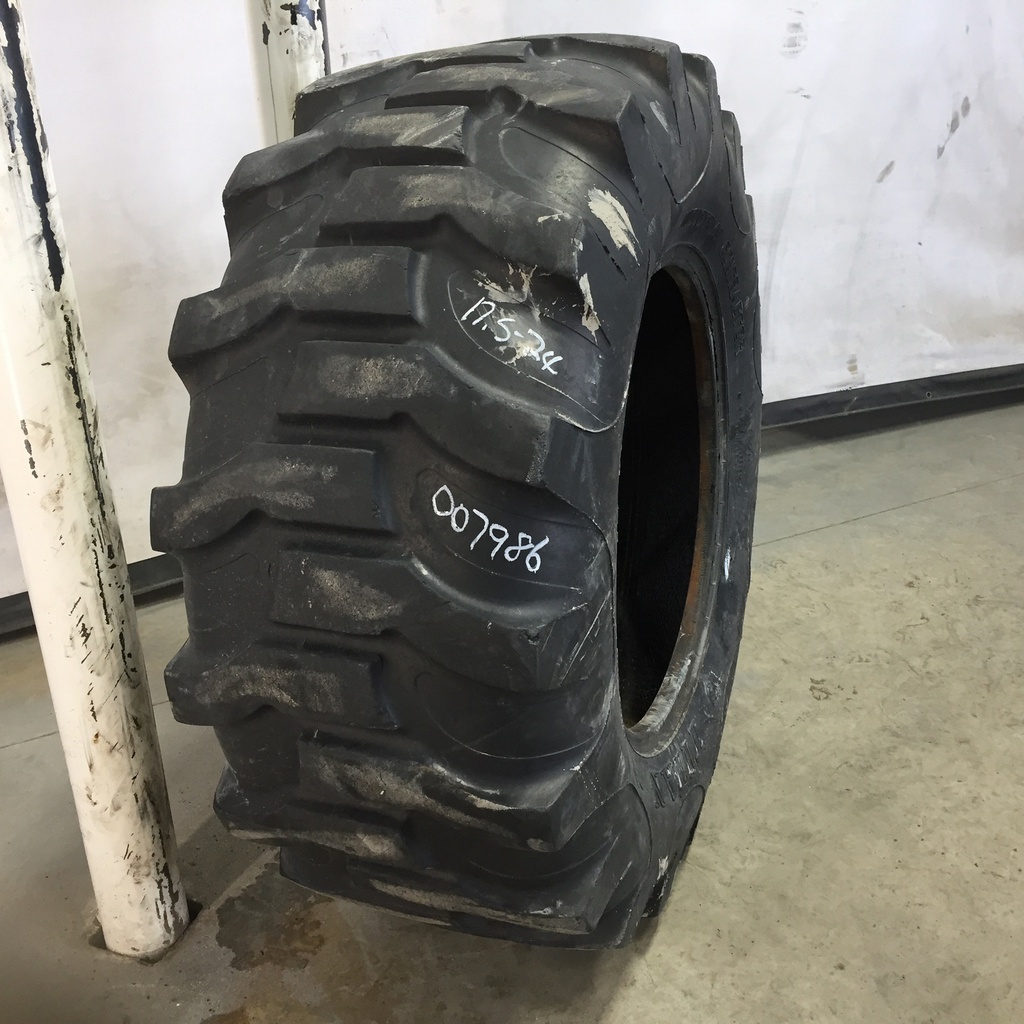 17.5/L-24 Titan Farm Industrial Contractor R-4, C (6 Ply) 75%