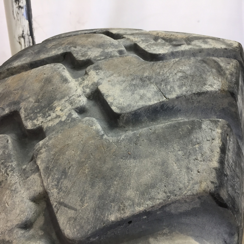 23.5/-25 Firestone Super Rock Grip E-3/L-3, L (20 Ply) 80%