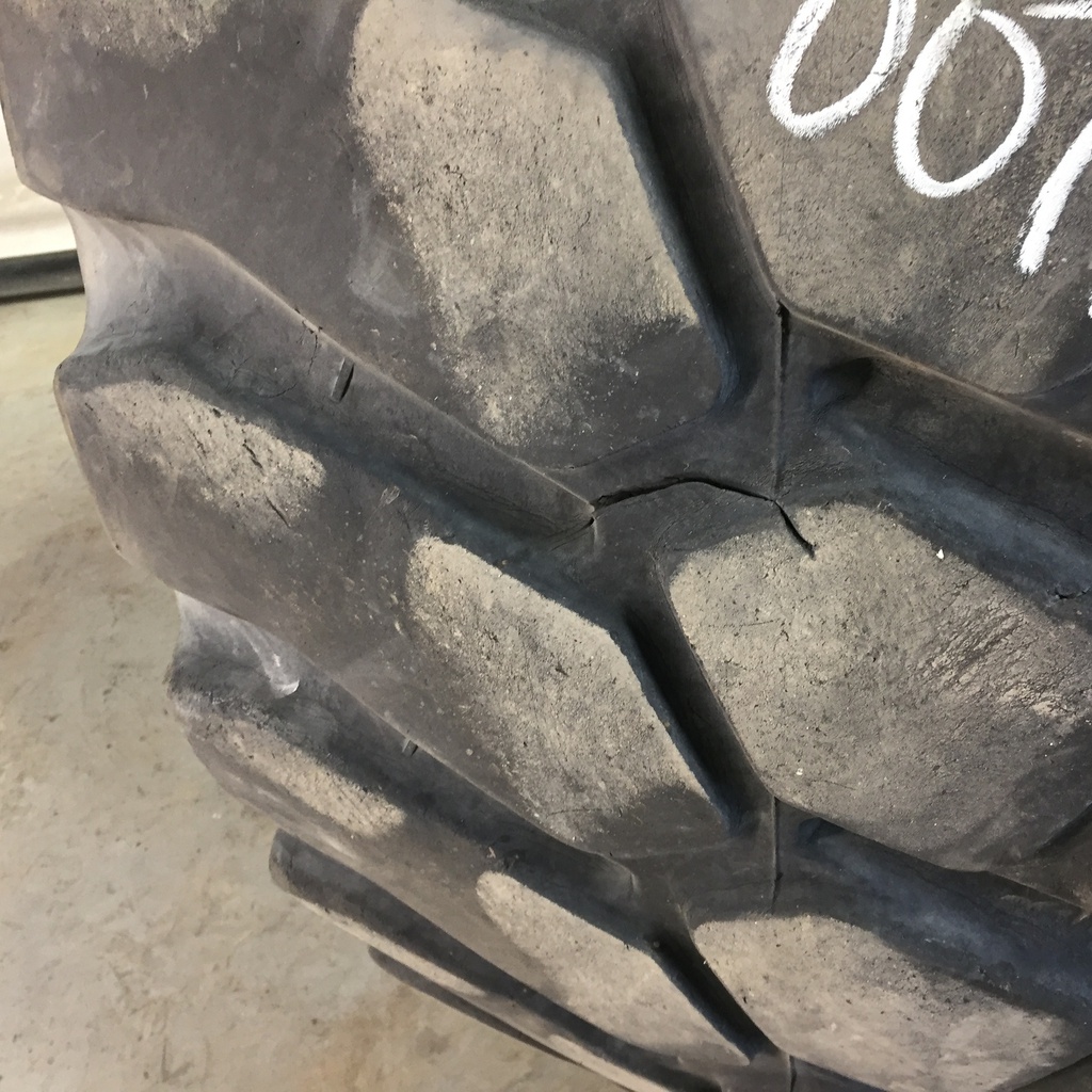 23.5/R25 Continental STL3 E-3/L-3 185 B 50%