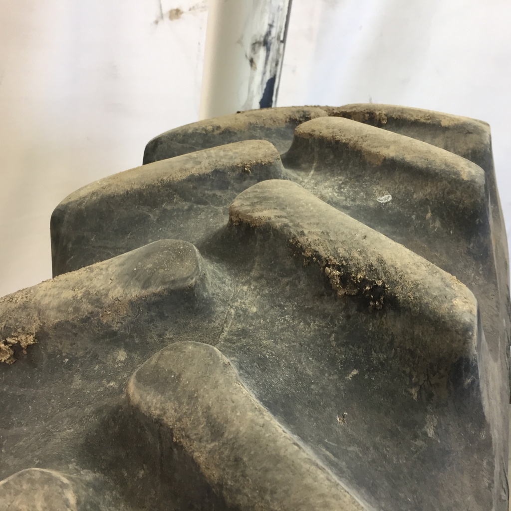 12.4/-38 Firestone Super All Traction 23 R-1, G (14 Ply) 85%