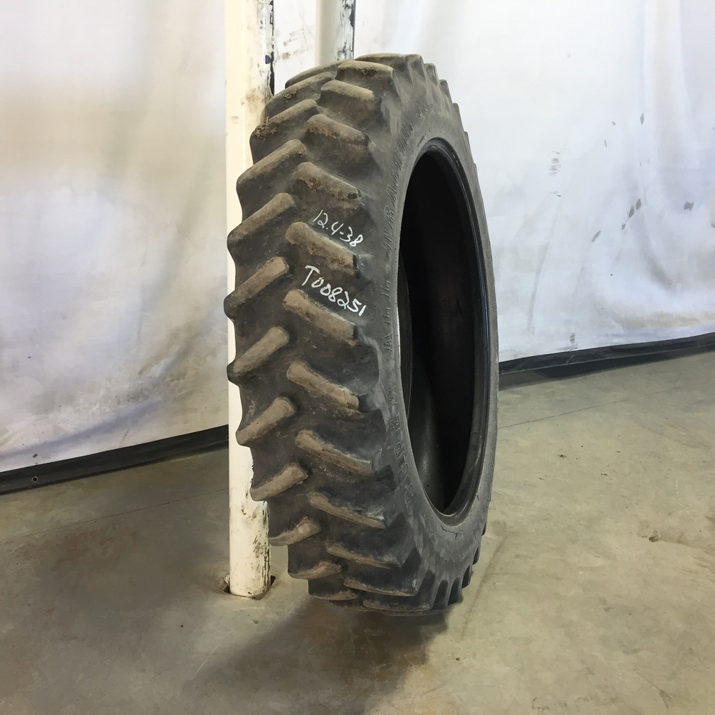 12.4/-38 Firestone Super All Traction 23 R-1, G (14 Ply) 85%