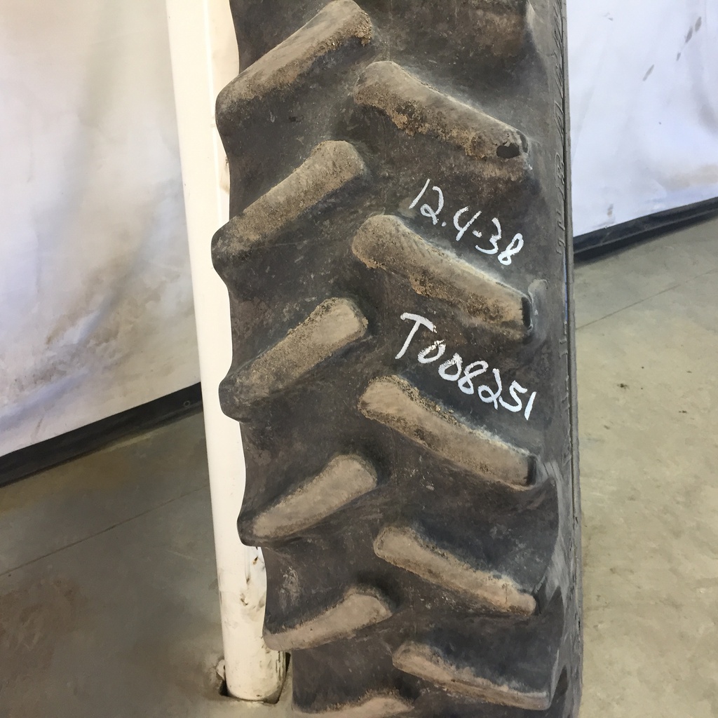 12.4/-38 Firestone Super All Traction 23 R-1, G (14 Ply) 85%