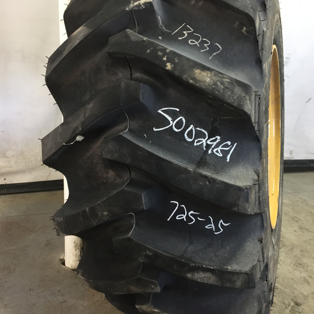 725/70-25 Titan Farm LS150 L-4T 189 A2, H (16 Ply) 90%