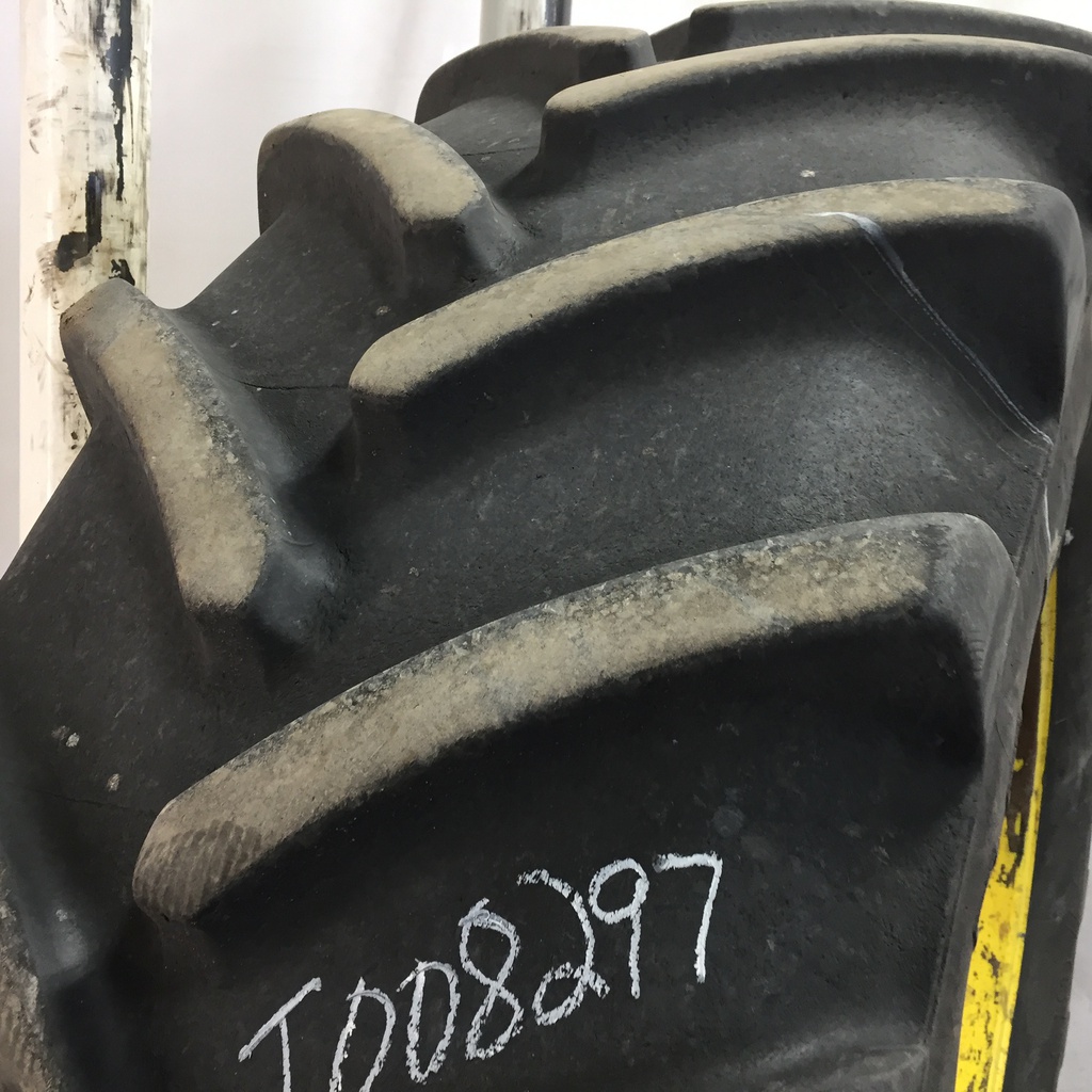 650/65R42 Michelin Multibib R-1W on John Deere Yellow 12-Hole Stub Disc 60%