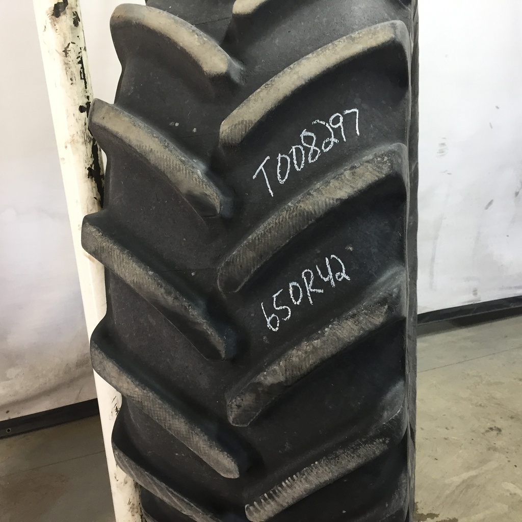 650/65R42 Michelin Multibib R-1W on John Deere Yellow 12-Hole Stub Disc 60%