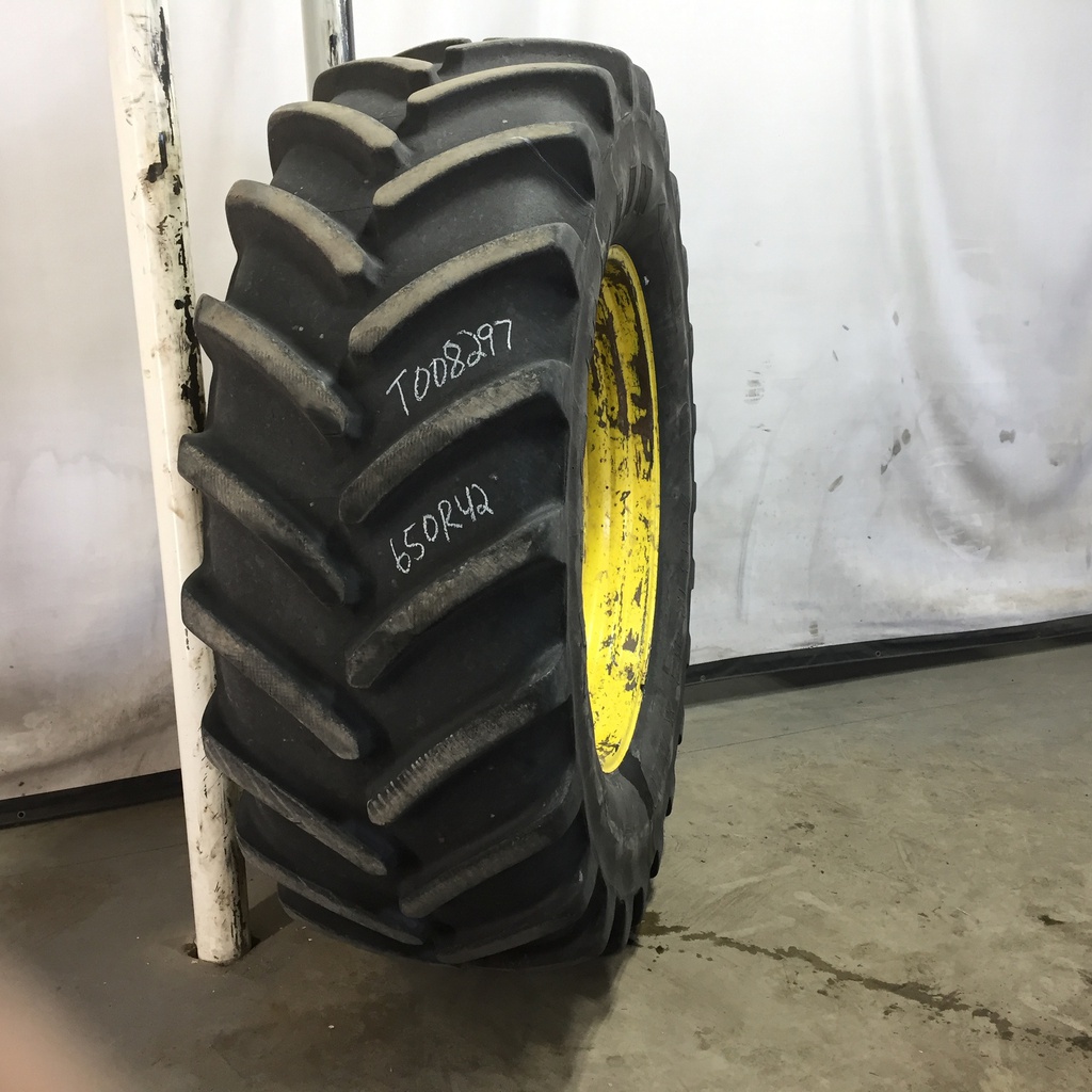 650/65R42 Michelin Multibib R-1W on John Deere Yellow 12-Hole Stub Disc 60%