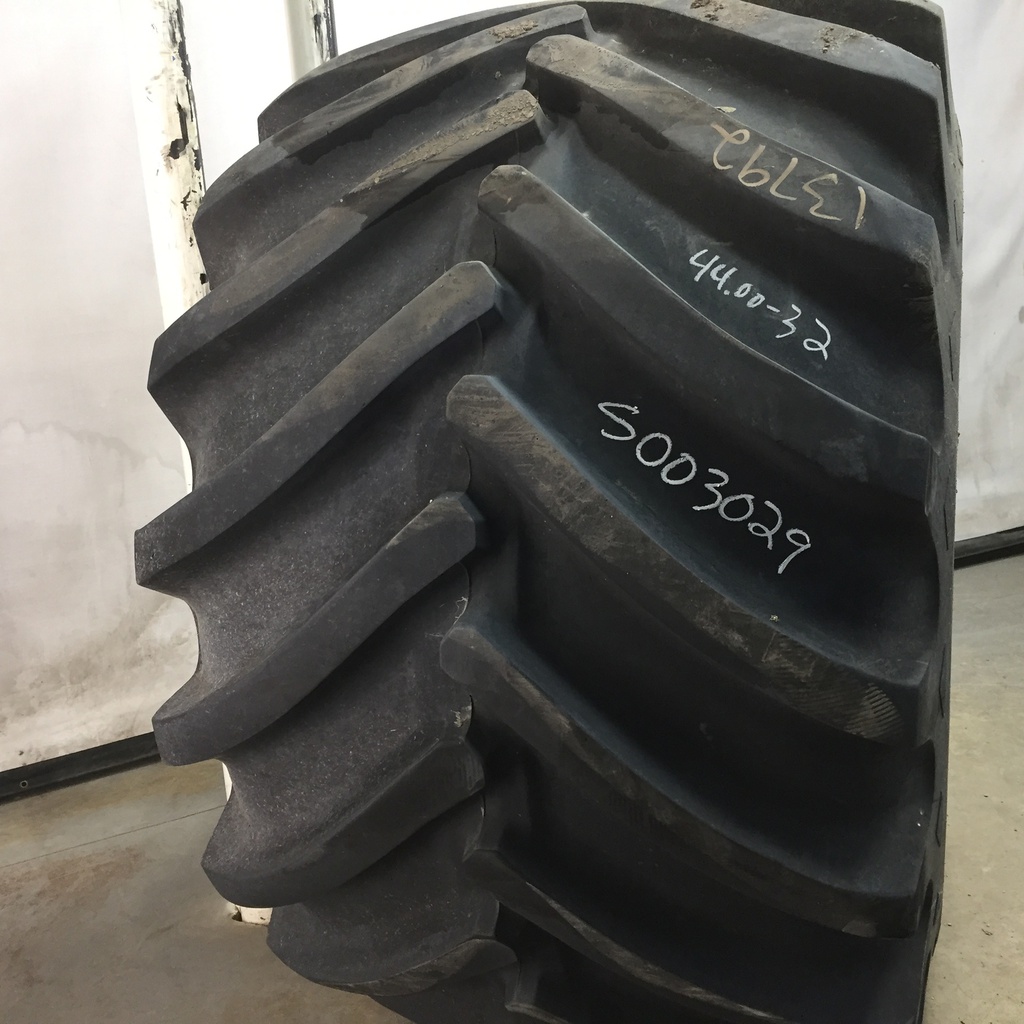 73/44.00-32 Goodyear Farm Super Terra Grip XT HF-3 175 B 80%