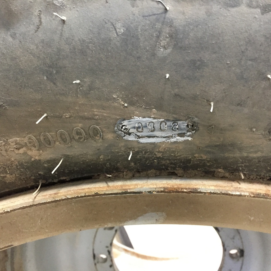 73/44.00-32 Firestone Flotation 23 DT HF-3 on Case IH Silver Mist 10-Hole Formed Plate 90%