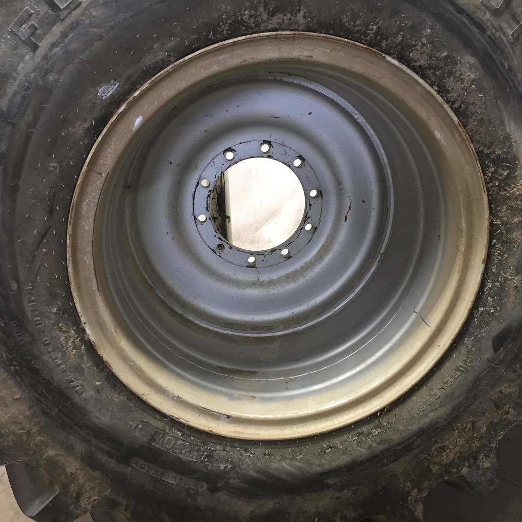 73/44.00-32 Firestone Flotation 23 DT HF-3 on Case IH Silver Mist 10-Hole Formed Plate 90%