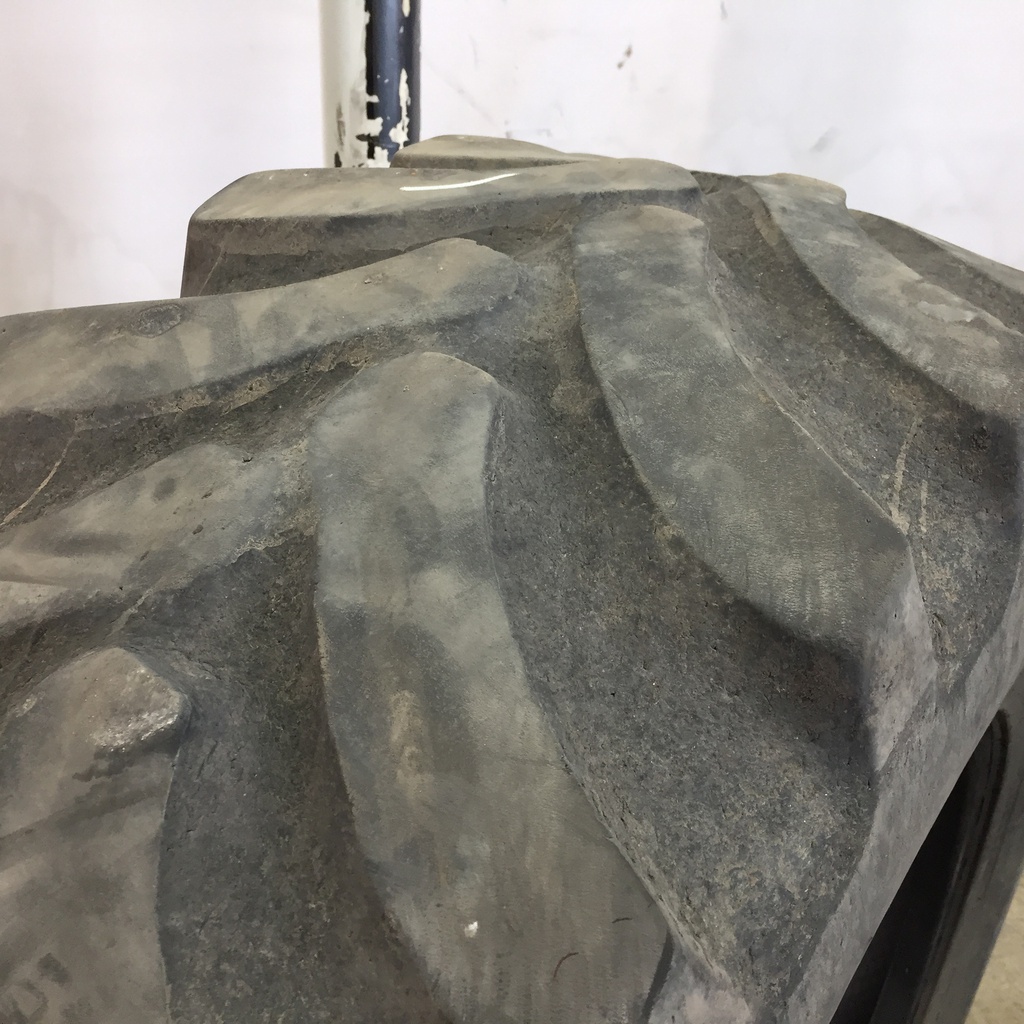 16.9/-28 Firestone Super All Traction FWD R-1 A8, E (10 Ply) 45%