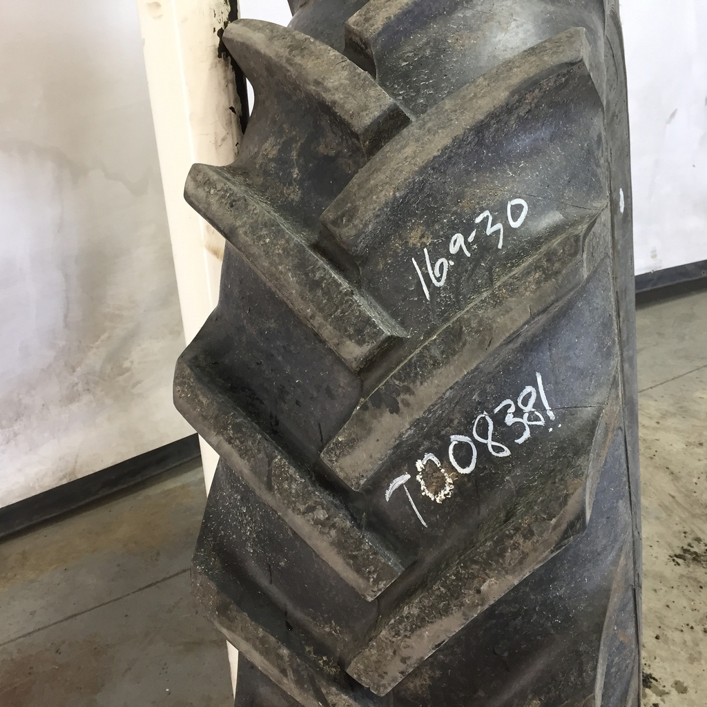 16.9/-30 Continental Farmer AC R-1, D (8 Ply) 80%
