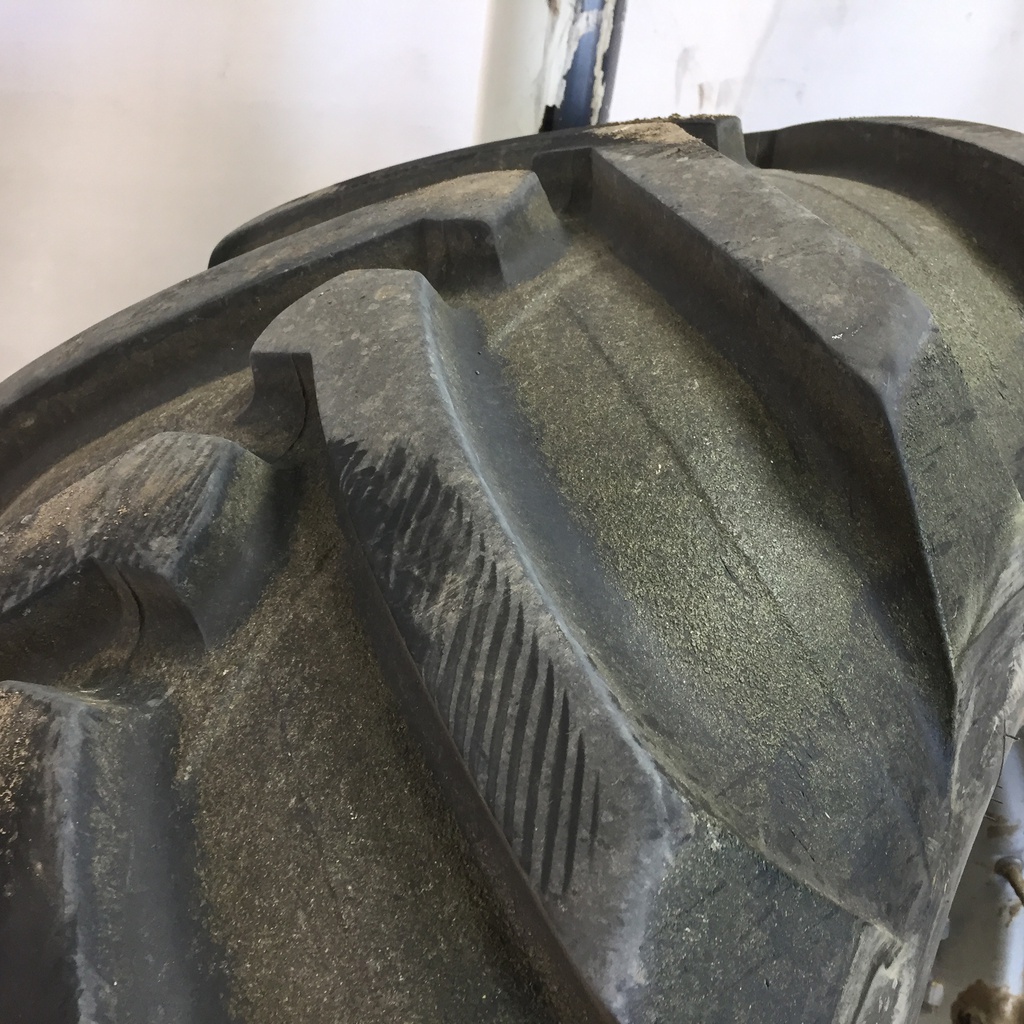 480/80R26 Michelin XMCL R-4 on Case IH Silver Mist/Black 10-Hole Rim with Clamp/Loop Style 80%