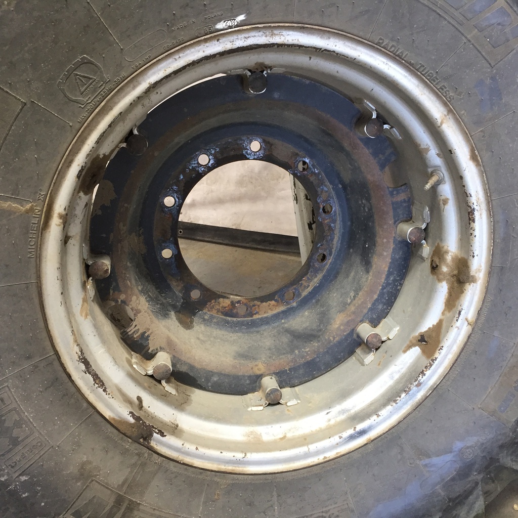 480/80R26 Michelin XMCL R-4 on Case IH Silver Mist/Black 10-Hole Rim with Clamp/Loop Style 80%