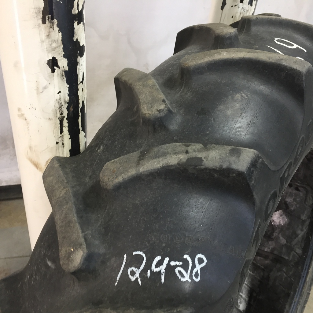 12.4/-28 Goodyear Farm Dura Torque R-1, D (8 Ply) 70%