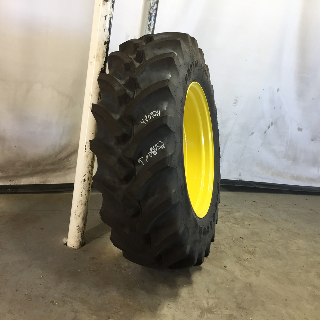 480/70R34 Firestone Radial 9000 R-1W on John Deere Yellow 10-Hole Stub Disc 99%