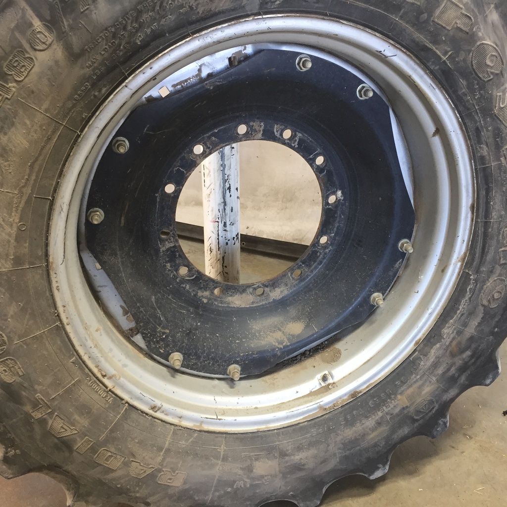 480/70R34 Firestone Radial 9000 R-1W on Case IH Silver Mist/Black 12-Hole Waffle Wheel (Groups of 2 bolts) 30%